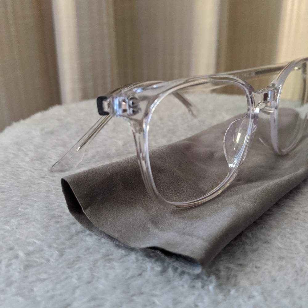 Cleared Rimmed Glassss - Picture 2 of 4